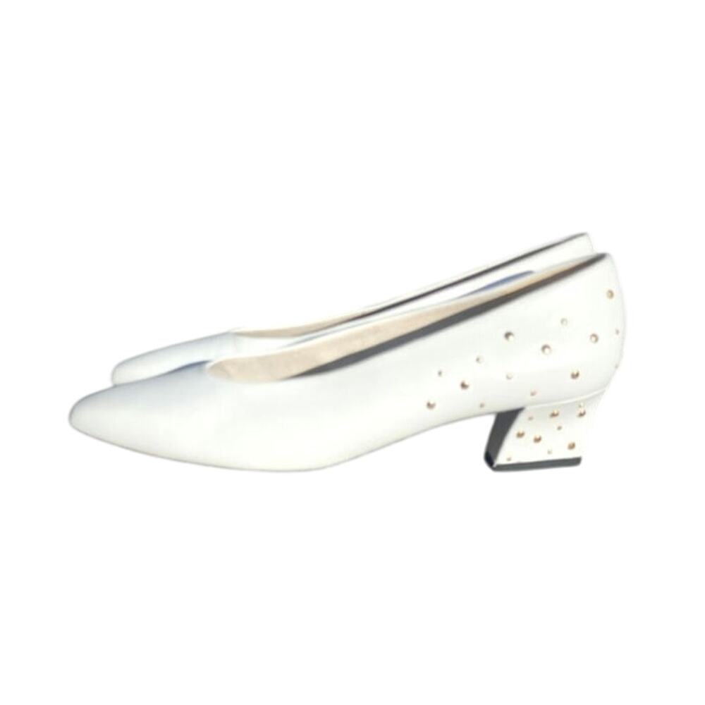 Vintage white Stuart Weitzman kitten heels sz 8W